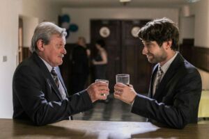 Tři poldové a nemluvně 06. Komediální seriál s detektivními zápletkami, který vypráví o policajtské rodině z malého města.