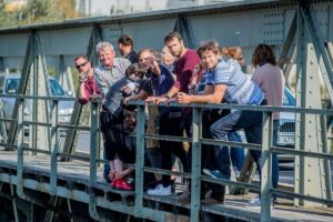 Tři poldové a nemluvně 05. Komediální seriál s detektivními zápletkami, který vypráví o policajtské rodině z malého města.